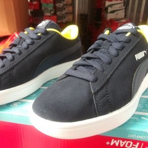 Puma Smash V2 DNM Jr. New. Kids 5.5. Women's 7